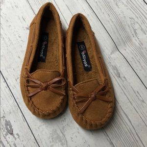 Girls size 8 moccasin by Ositos